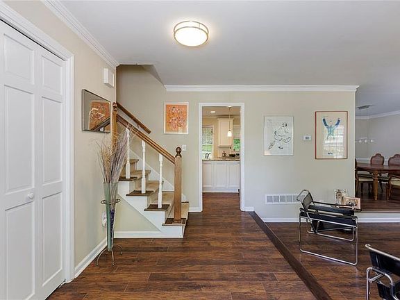 4th image of 5321 Manhasset Cv