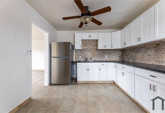 2nd image of 5873 1/2 Bonsallo Ave