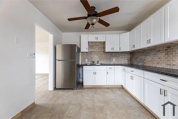 5873 1/2 Bonsallo Ave — Photo 2