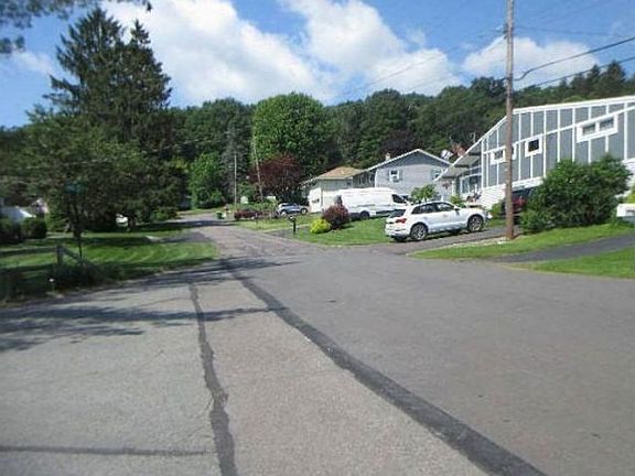 Exterior Neighborhood (street photo)