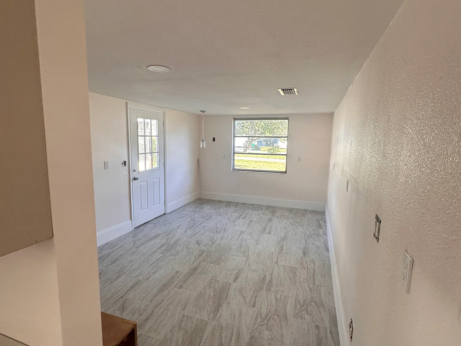 4 bed, 1600 sqft, $2,600 — Photo 4