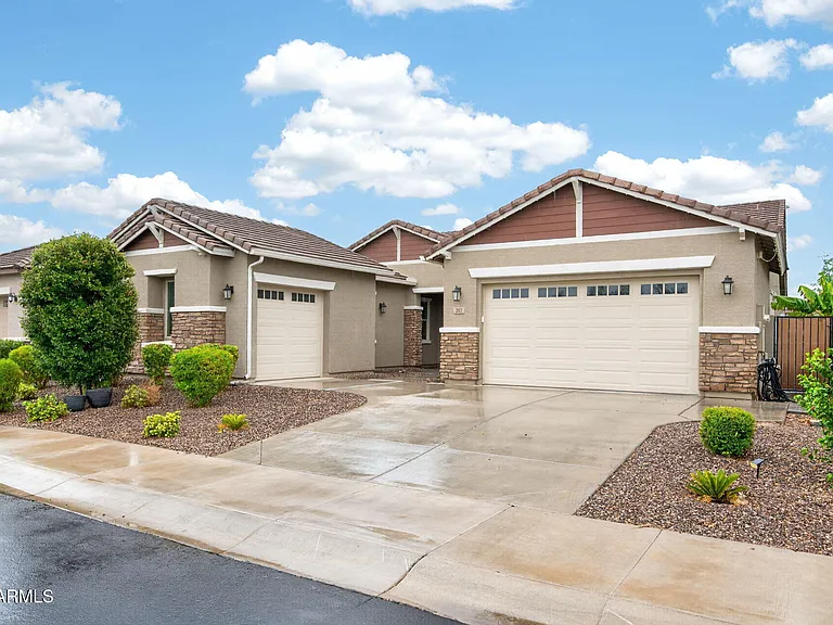 203 E Birchwood Pl — Photo 2