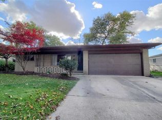 11210 Capri Dr, Warren, MI 48093