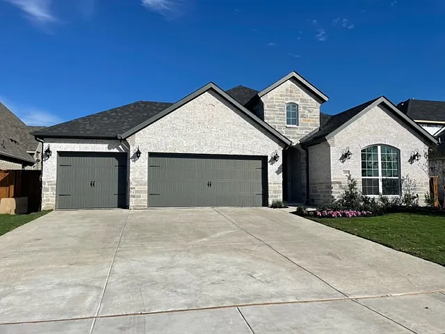2099 Roquette Dr — Photo 2