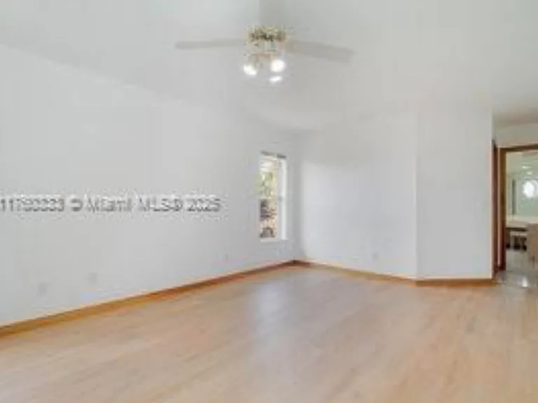 242 SE Duval Ave — Photo 8