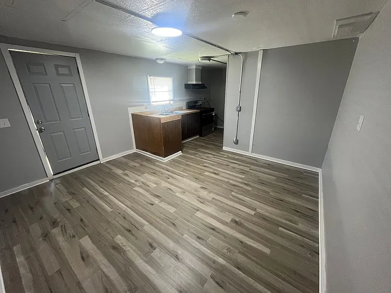 601 S Stewart St — Photo 8
