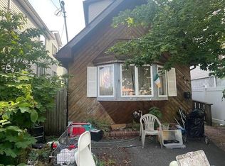 98 Glover St, Staten Island, NY 10308