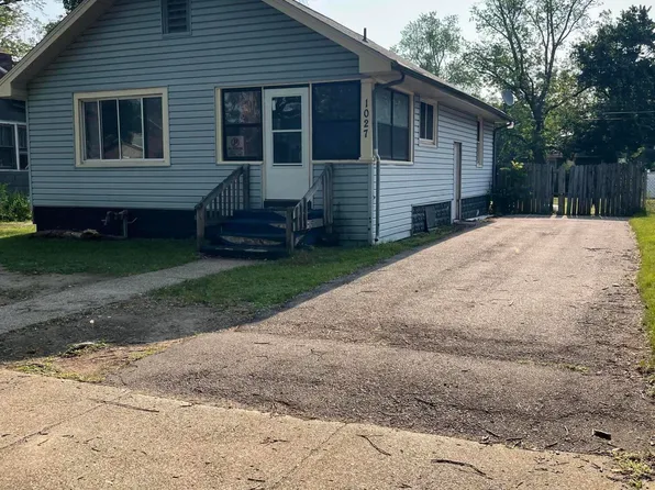 1027 Ogden Ave, Benton Harbor, MI 49022