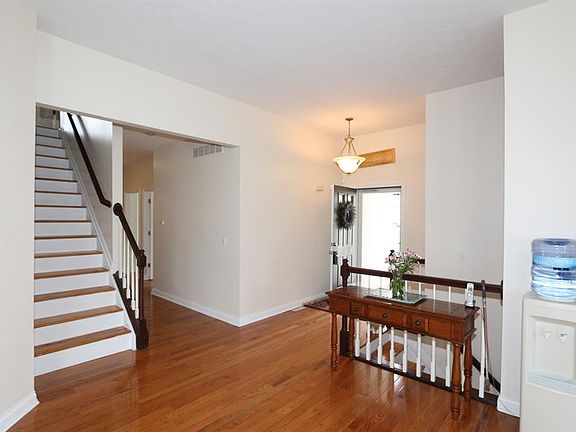 3rd image of 6827 Edgeworth Dr