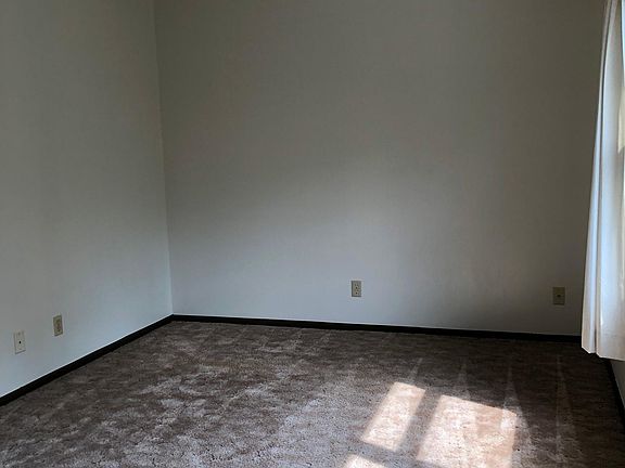5th image of 302 E Kent St APT C-5