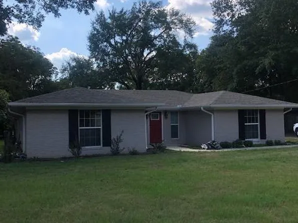 205 Trimble St, Palestine, TX 75803