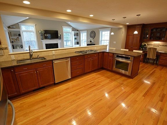 5th image of 81 Crabtree Ln