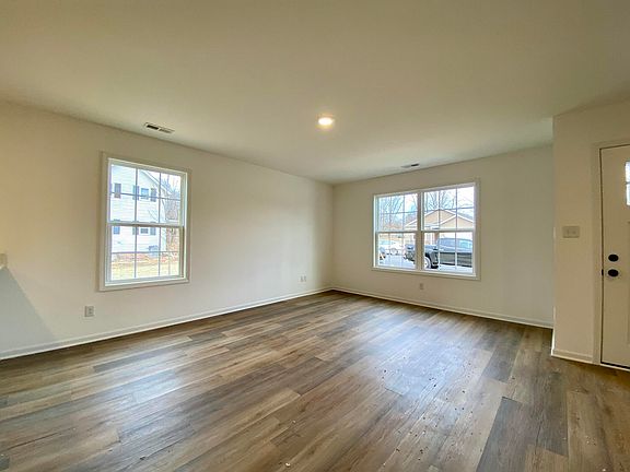 4th image of 751 Kinsey St