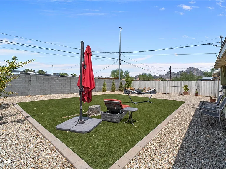 1324 E Orangewood Ave — Photo 15
