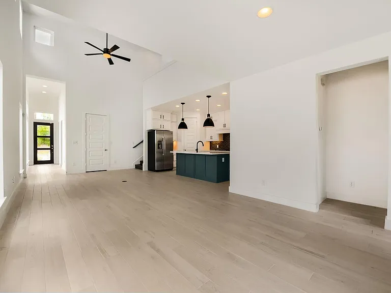 1505 Seeger Dr — Photo 9