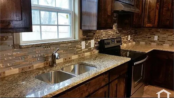 4 bed, 2100 sqft, $2,300 — Photo 3