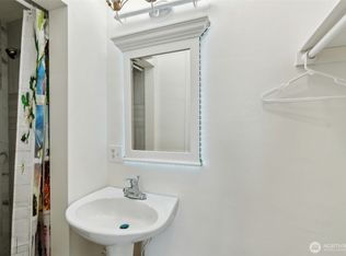 1027 N Stafford St, Arlington, VA 22201
