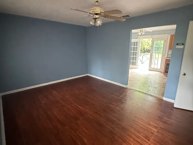 4300 Essex Rd — Photo 2