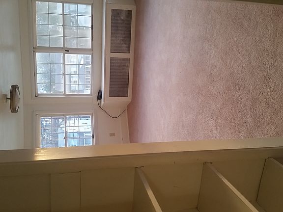 3rd image of 823 Main St APT 3