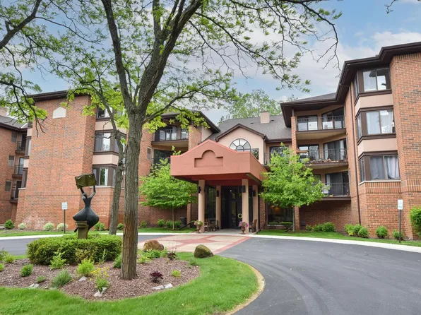 1600 West Green Tree ROAD #122, Glendale, WI 53209