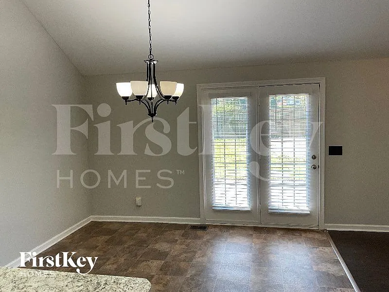 3 bed, 2.0 bath, 1641 sqft, $1,760 — Photo 3
