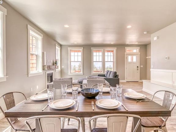 4th image of 720 NE Lillian Ln Lot 5