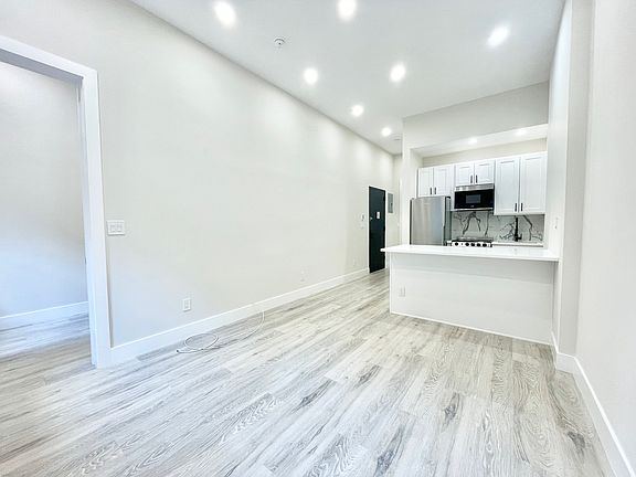 2nd image of 237 E 33rd St APT 2A