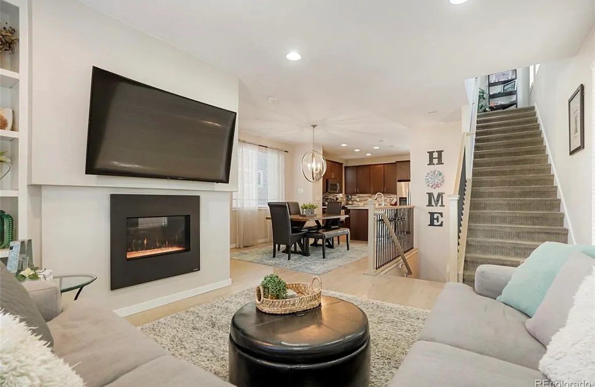 3 bed, 2307 sqft, $3,400 — Photo 3