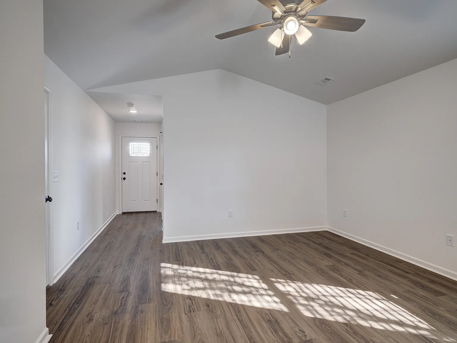 4 bed, 1392 sqft, $1,650 — Photo 2