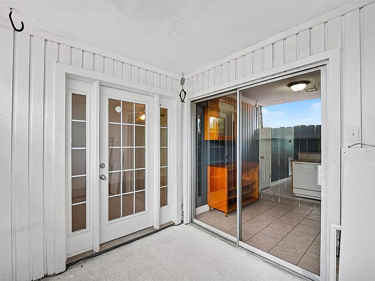 1220 Shadowdale Dr #6 — Photo 15