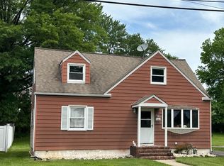 83 Linden St, Fords, NJ 08863