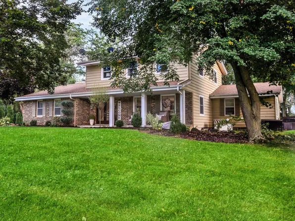 17025 West Sundown DRIVE, New Berlin, WI 53151