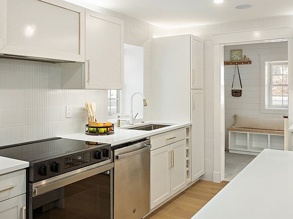 5th image of 355 Maynard Rd