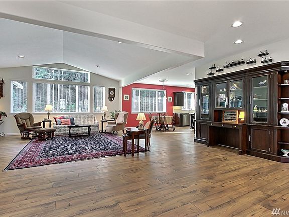 3rd image of 4745 Plover St NE