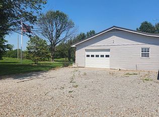 3210 Cottonwood Rd, Eldorado, IL 62930