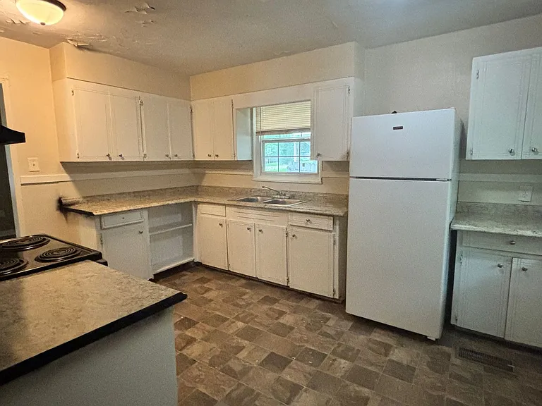 3084 Oak Forest Dr — Photo 8