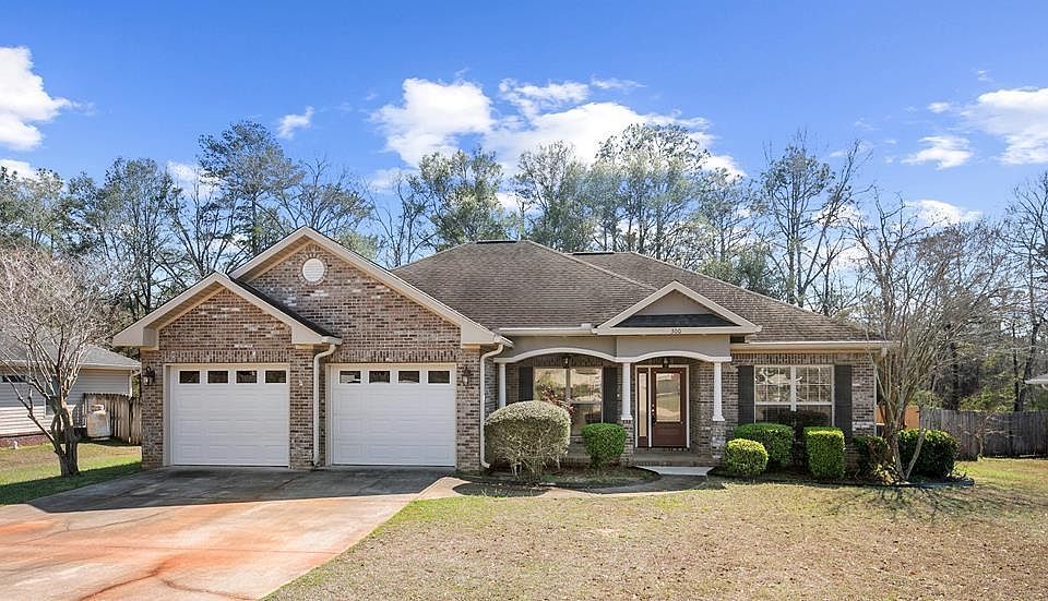 1st image of 300 Valley Chase Dr