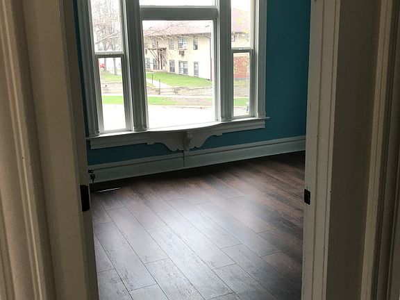 4th image of 335 Magnolia Ave E