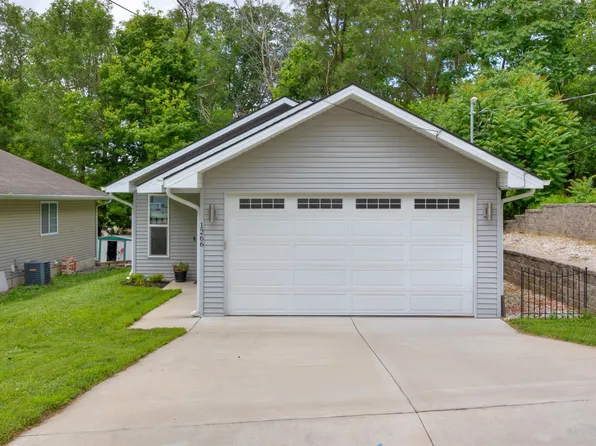 1266 E 36th Ct, Des Moines, IA 50317