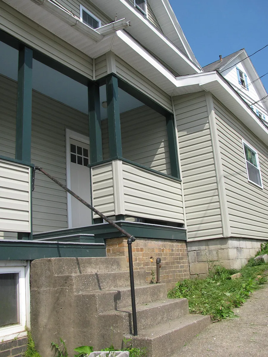Entrance to building - 425 Jefferson St #3