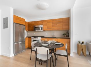 550 W 45th St APT 2404, New York, NY 10036