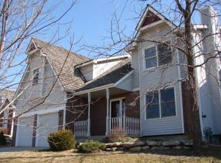 1012 Stone Meadows Dr, Lawrence, KS 66049