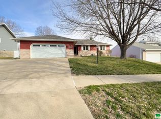 4829 Robin Ln, Sioux City, IA 51106