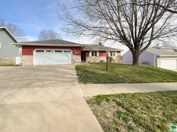 4829 Robin Ln, Sioux City, IA 51106