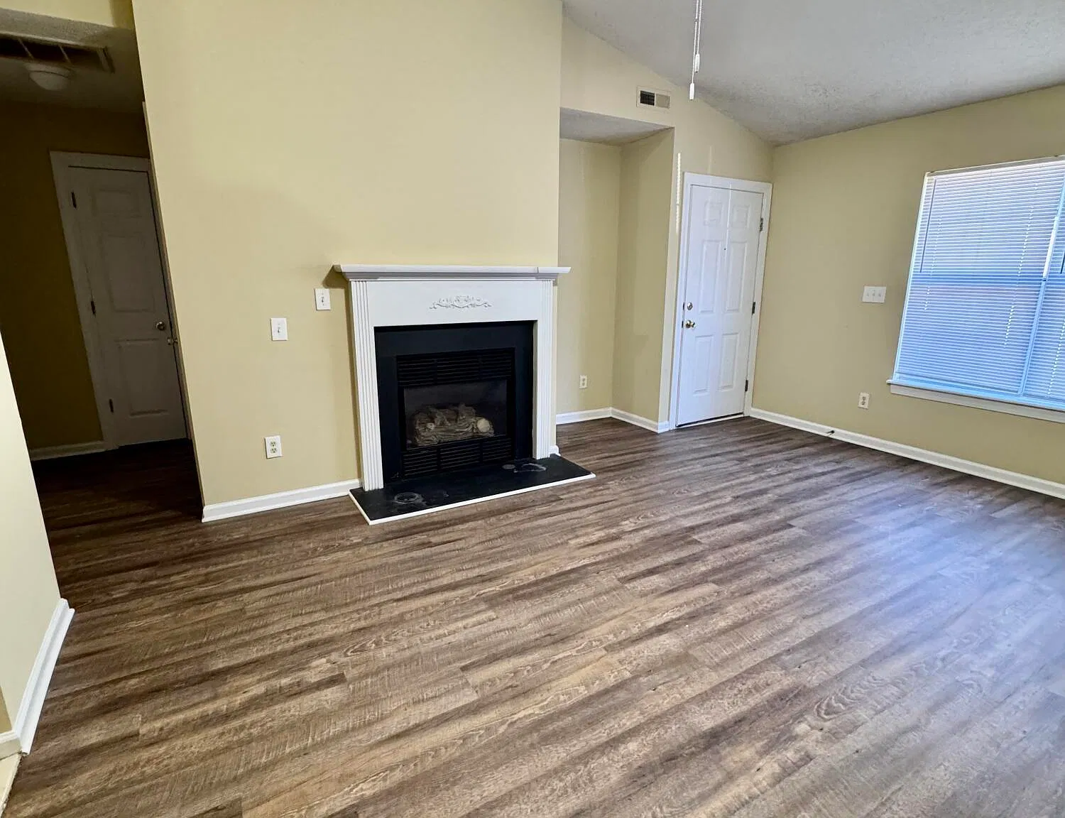 3 bed, 2.0 bath, $1,300 — Photo 3