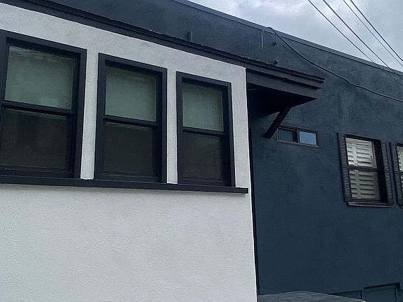 2nd image of 5670 1/2 La Jolla Blvd