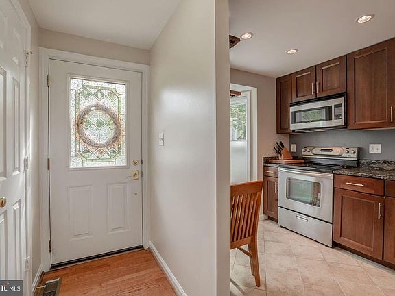 2nd image of 5908 Saint Giles Way
