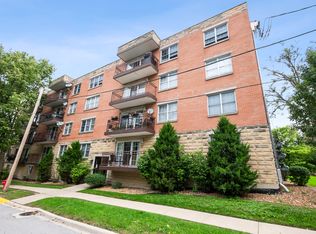 8733 Willow Blvd APT 1C, Willow Springs, IL 60480