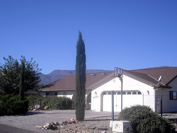 3rd image of 1572 E Sierra Dr