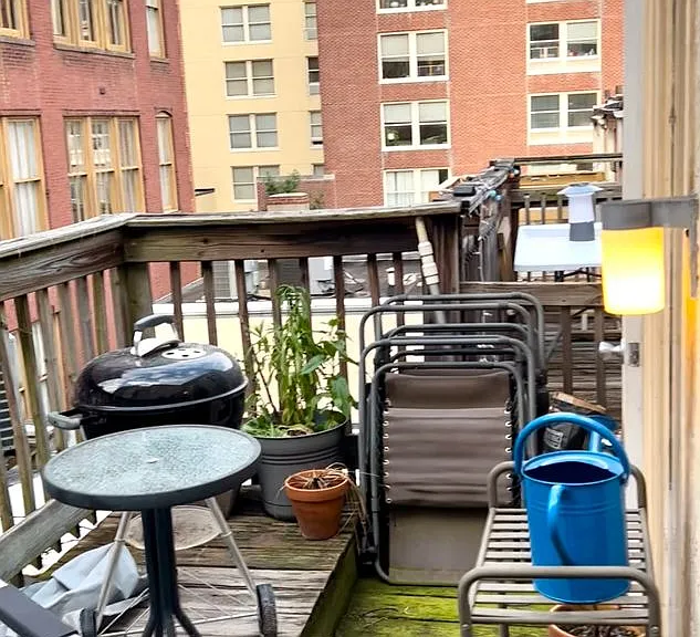 1211 Locust St — Photo 4